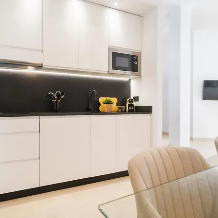 Apartment New Design - Private Patio - Gallos 2